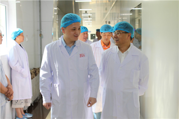 集團領(lǐng)導(dǎo)沈波一行赴赤峰蒙欣藥業(yè)、艾克制藥調(diào)研
